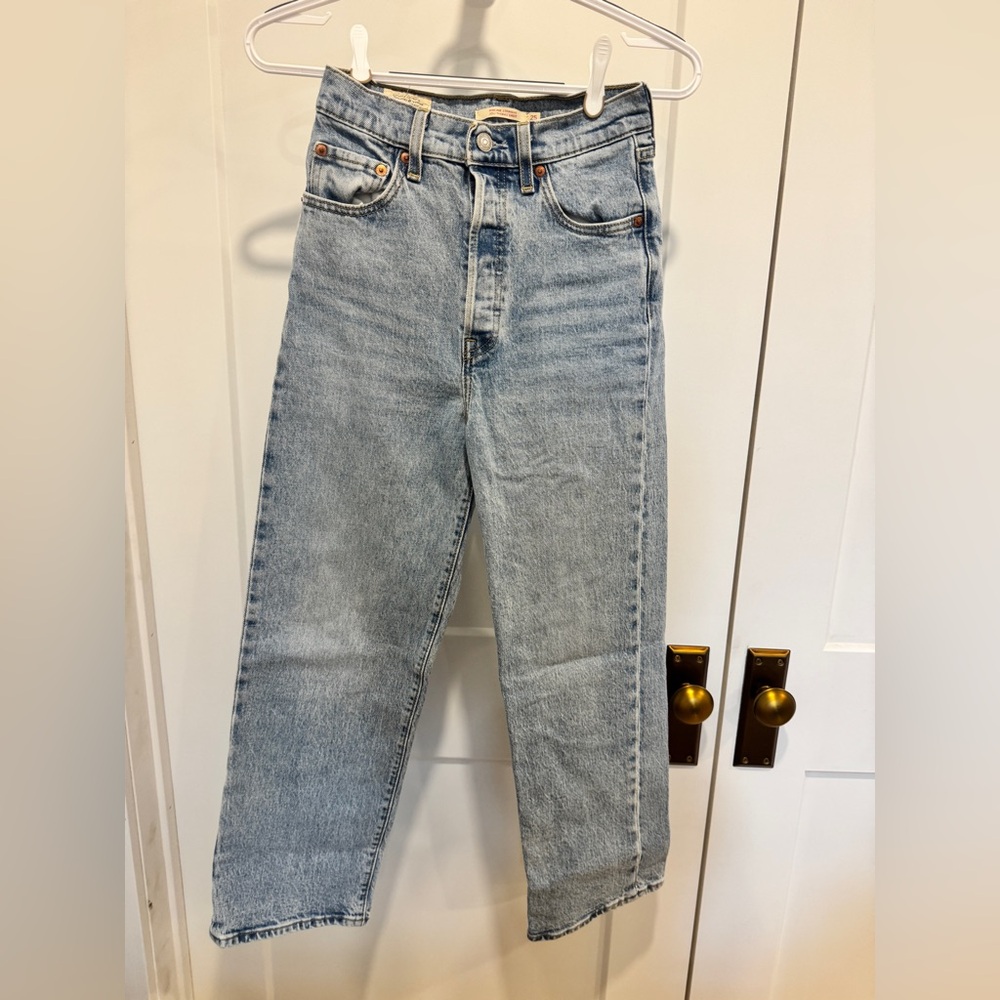 Levi's Women's High Rise Light Blue Ribcage Straight Jeans